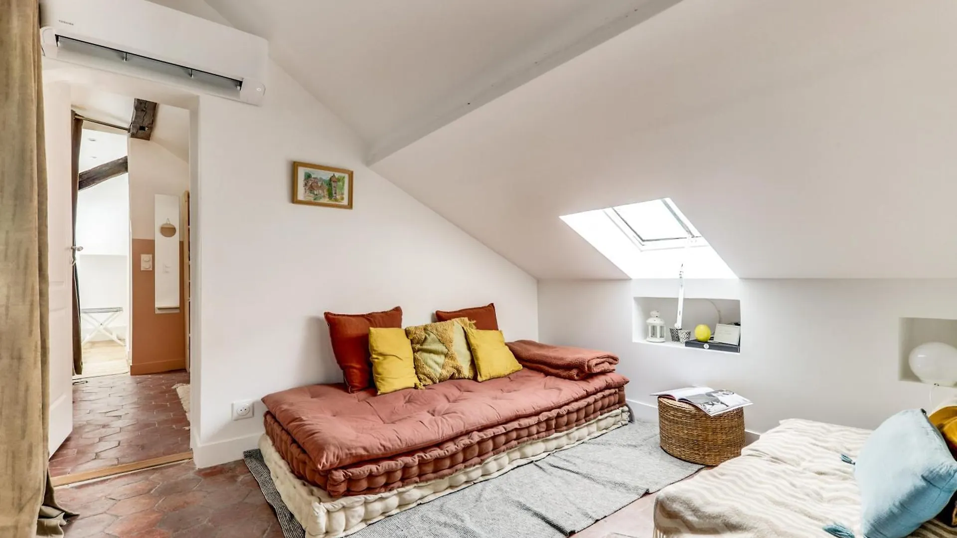 De Charme Sous Les Toits Apartment *