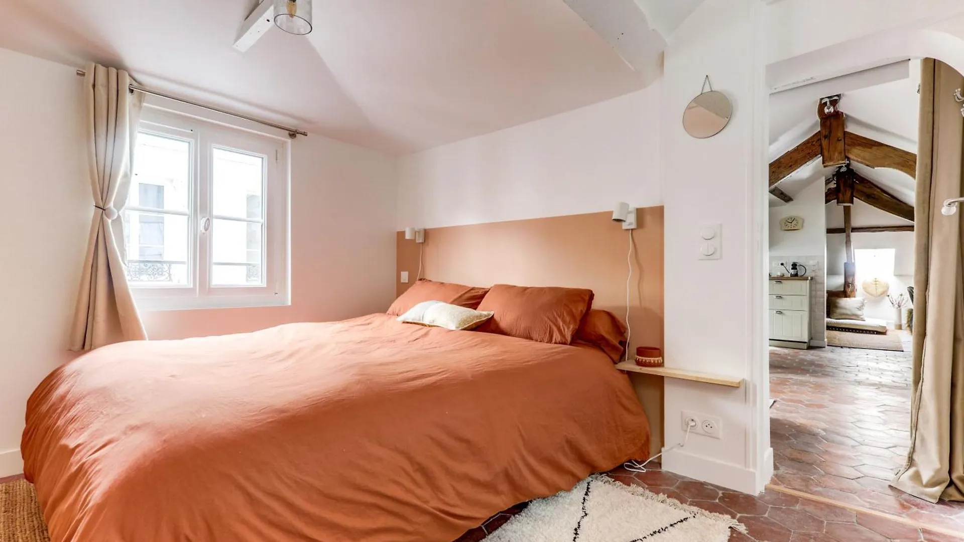 De Charme Sous Les Toits Apartment *